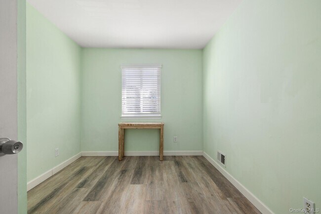 Building Photo - 73 Town House Dr