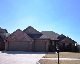 Building Photo - 4 Bedrooms/3 Car Garage in a Fantastic location in Edmond! - Right Across from Quail Springs