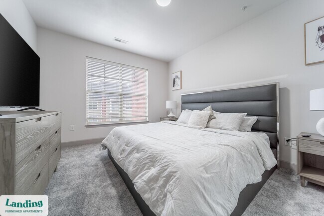 Building Photo - 3031 Eden Ave