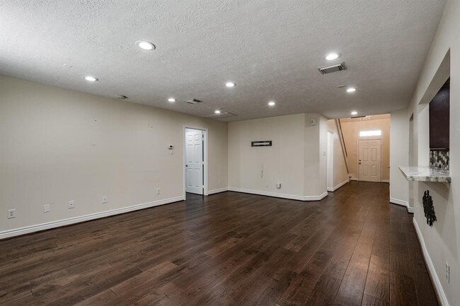 Building Photo - 5914 Shadow Creek Ct