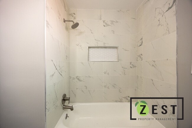 Building Photo - 3 BD 1 BA HOME AVAILABLE NOW! 1,300 Monthly