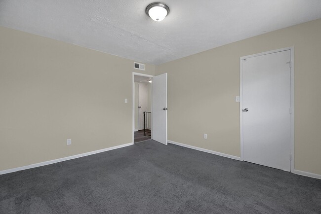 Building Photo - 2 Bedroom Townhouse w/Basement Apartment
