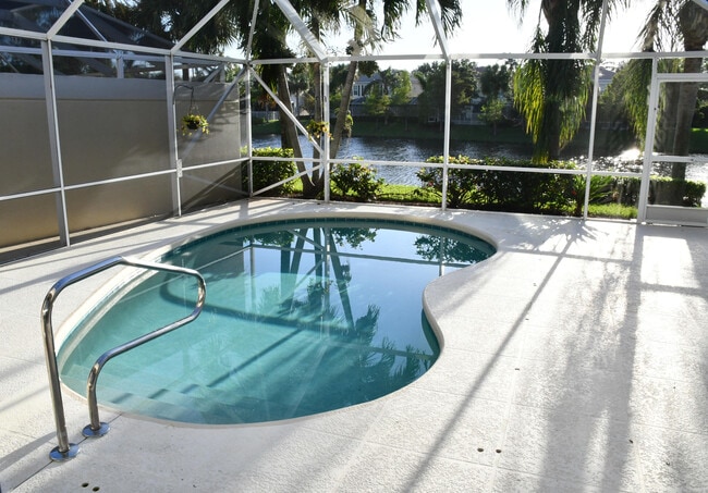 Building Photo - 327 Salinas Dr