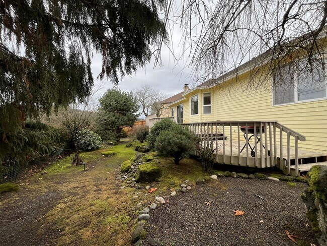 Building Photo - Elegant Home Offering Open Living Spaces, Spacious Primary Suite, and Nature-Inspired Yard