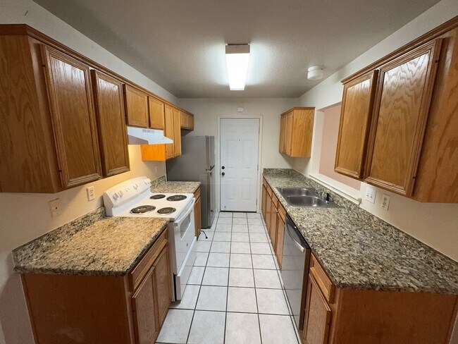 Building Photo - 914 McDaniel Cir