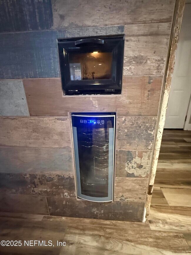 Building Photo - 4026 Cedar Island Rd E