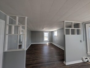 Building Photo - 31 Chestnut St