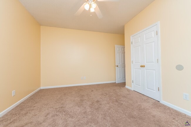 Building Photo - 100 Oldfield Ct