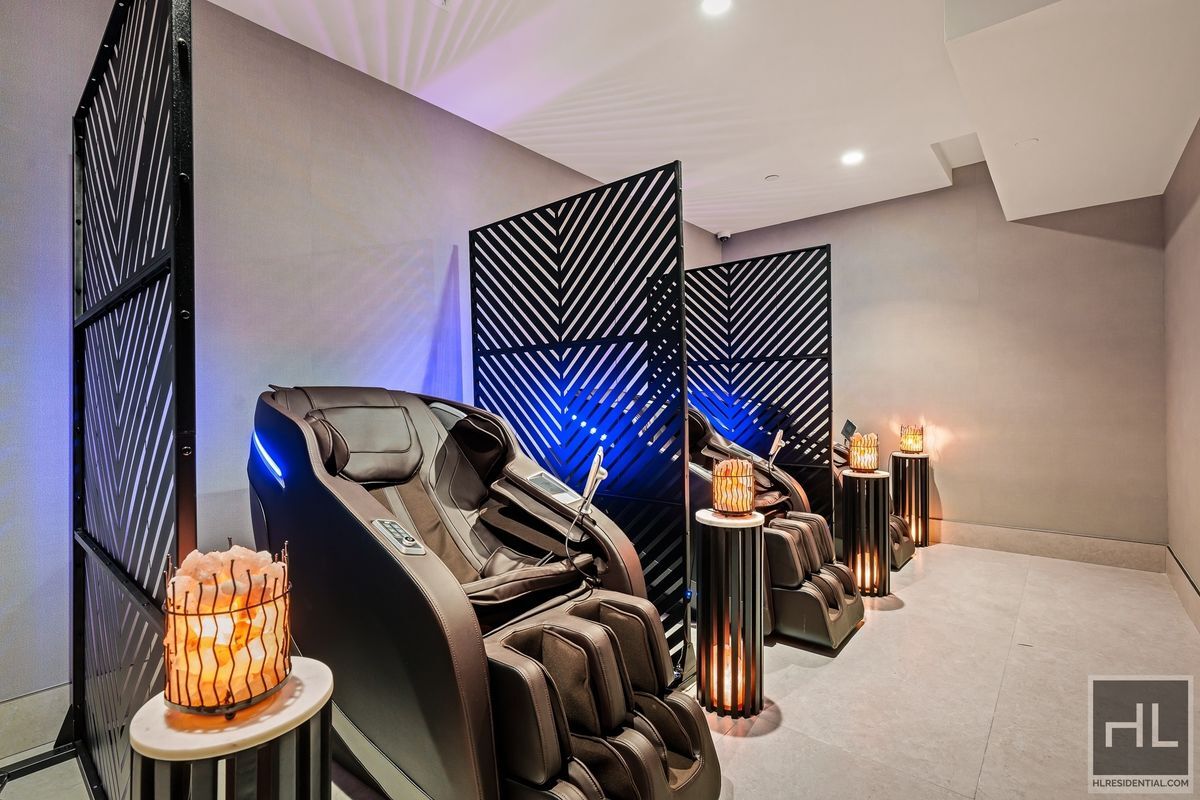 Building Photo - BRUCKNER BOULEVARD