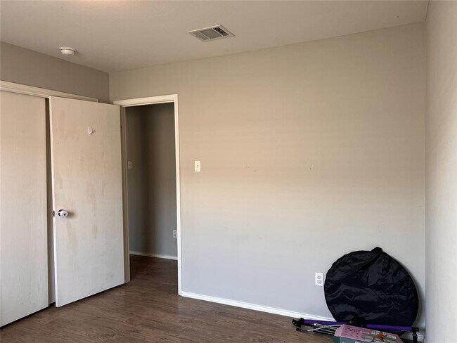 Building Photo - 1034 W South St