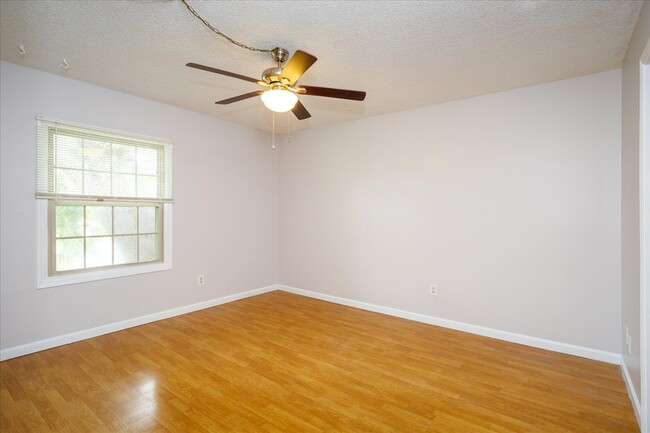 Building Photo - 614 Georgetown Dr