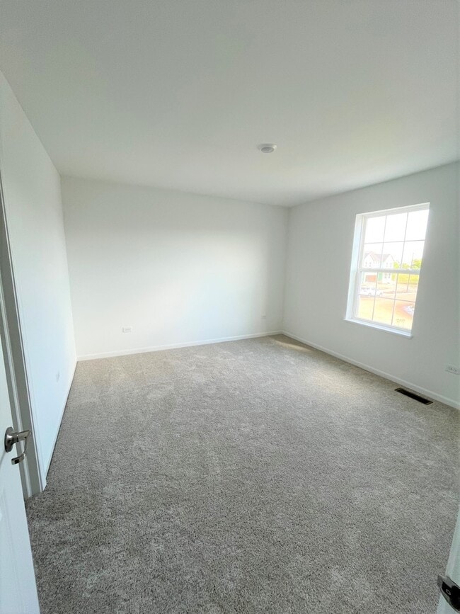 Building Photo - 218 Rhinebeck Wy