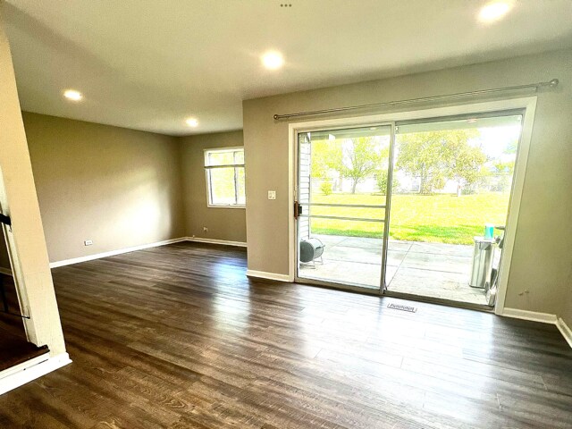 Building Photo - 136 Lilac Ln