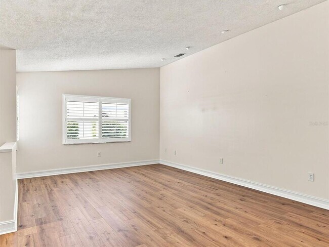 Building Photo - 5381 Kelly Dr