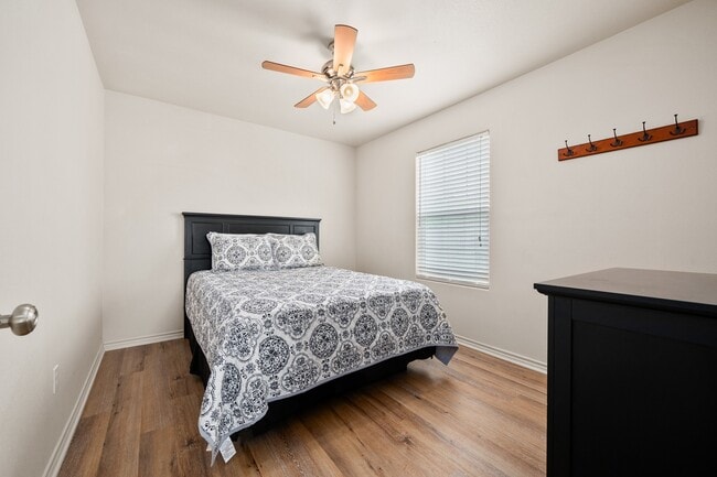 Building Photo - 113 Gillespie Ln