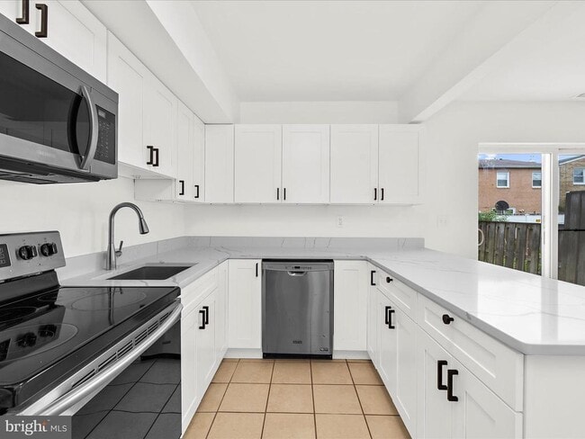 Building Photo - 1790 Belle Dr