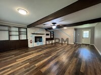 Building Photo - 616 Lakeshore Dr