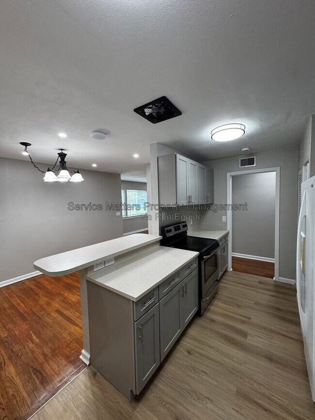 Building Photo - 707 Woodmere Dr