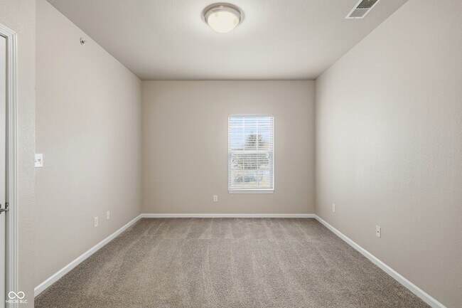 Building Photo - 12833 Tradd St