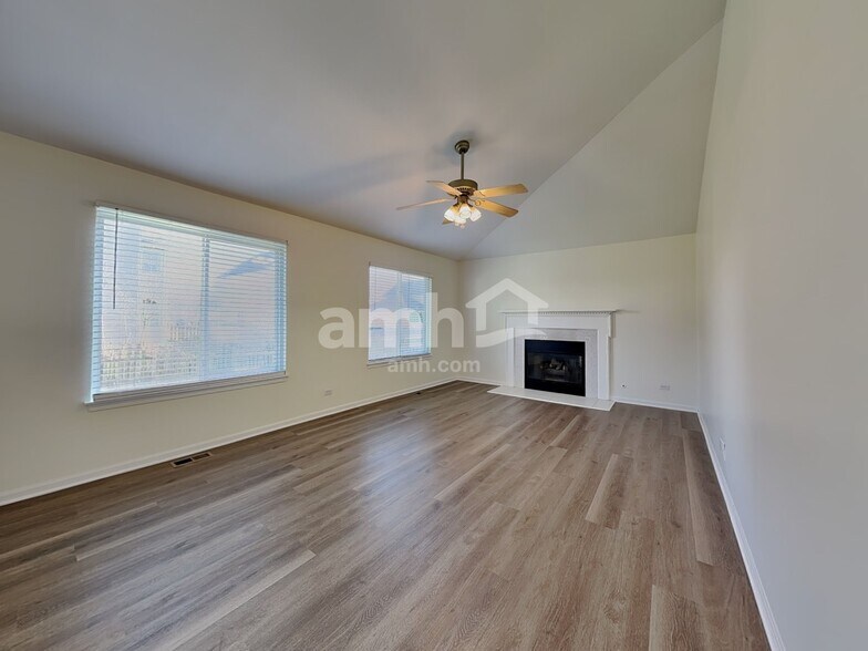 Building Photo - 34233 N Wineberry Ln