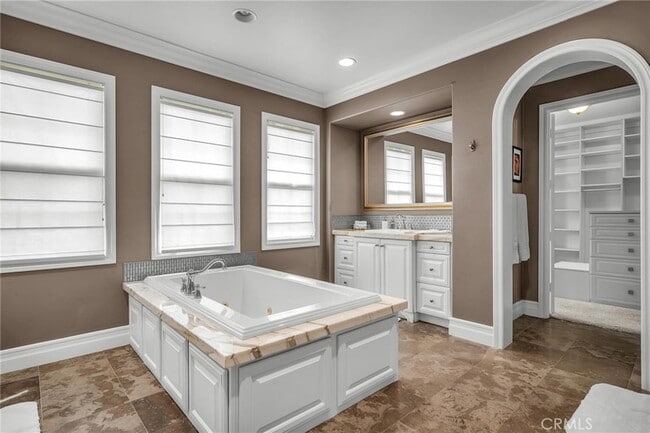 Building Photo - 8001 S Ocean Bluff Dr