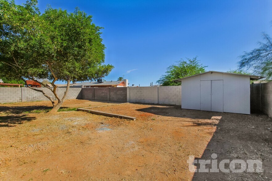 Building Photo - 6237 W Marconi Ave
