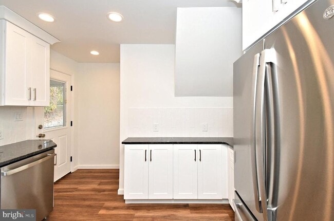 Building Photo - 201 Montgomery Ave