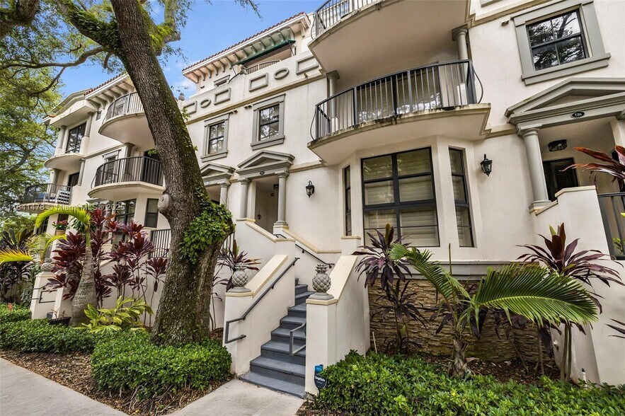 Building Photo - 1650 Galiano St