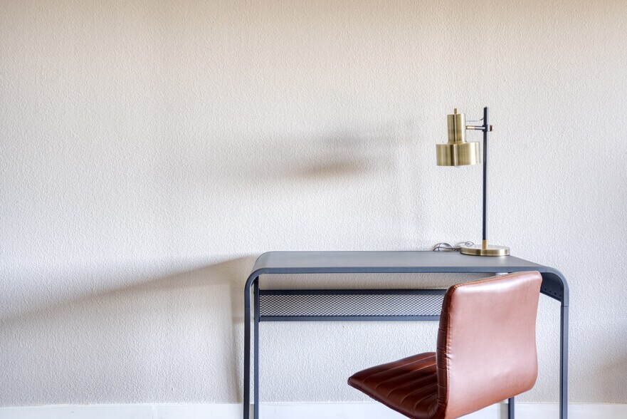 Building Photo - 644 Edgewater Blvd