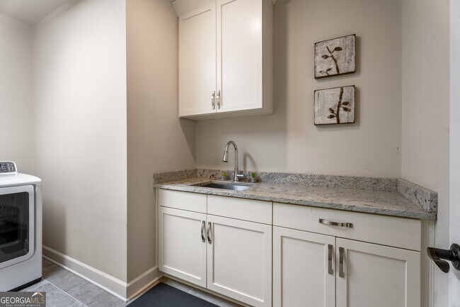 Building Photo - 6552 Long Acres Dr