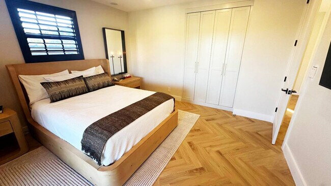 Building Photo - 4312 NE 22nd Ave