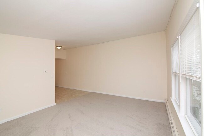 Building Photo - 118 Pleasant St