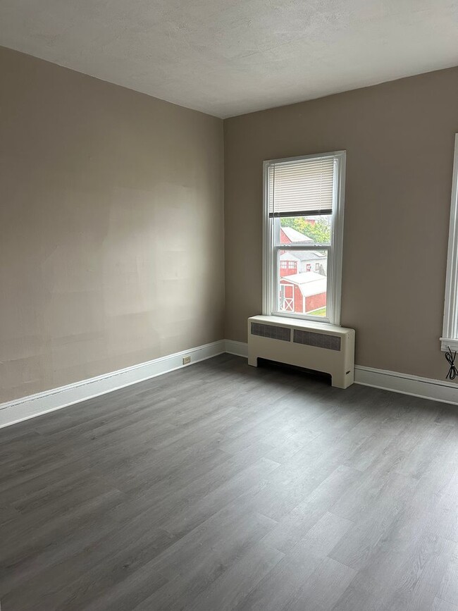 Building Photo - Two Bedroom Row Home for Rent