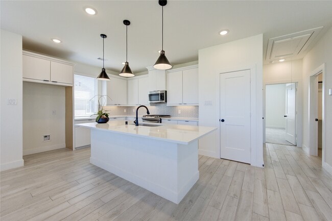 Building Photo - 15111 Colorado Bnd Pk Dr