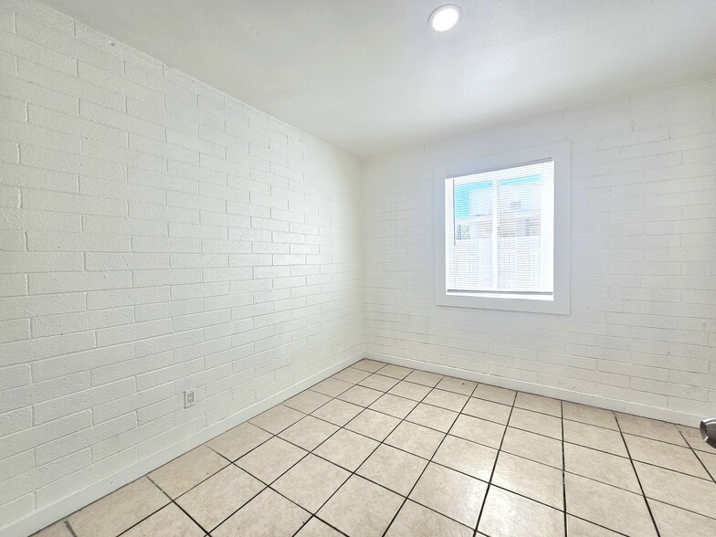 Building Photo - 1731 E Moreland St