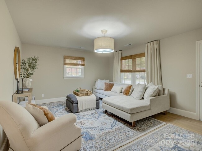 Building Photo - 2016 Wedgedale Dr