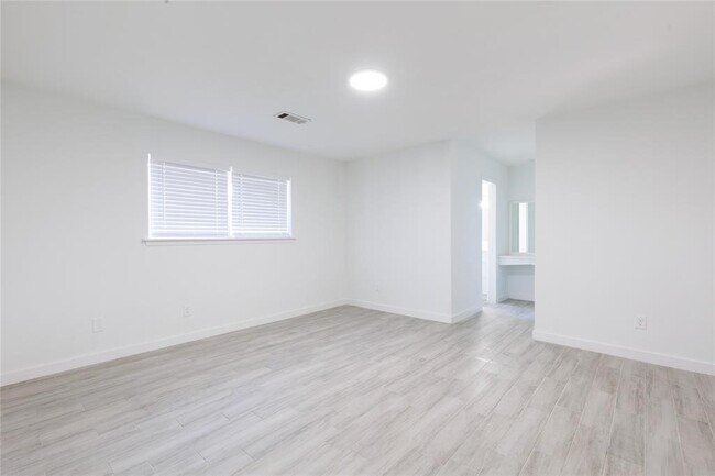 Building Photo - 2510 Straight Creek Dr