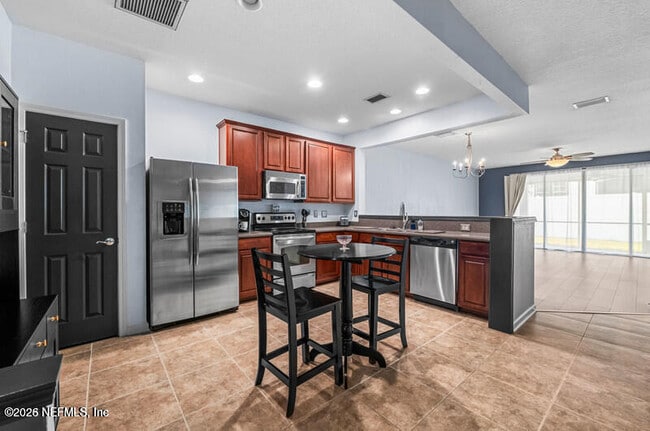 Building Photo - 4265 Highwood Dr