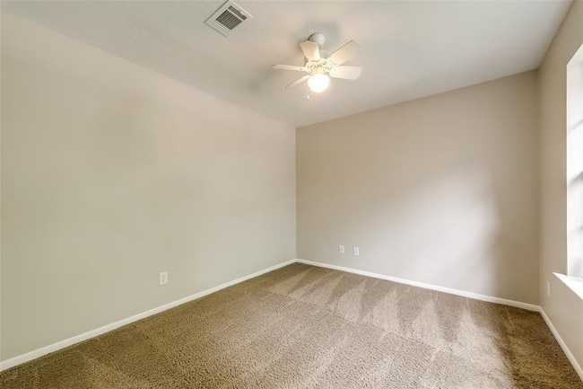 Building Photo - Beautifully updated two-story home in the ...