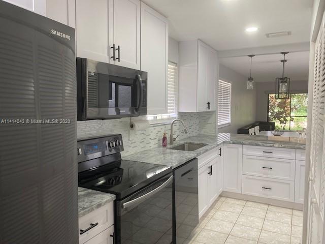 Building Photo - 12024 Royal Palm Blvd
