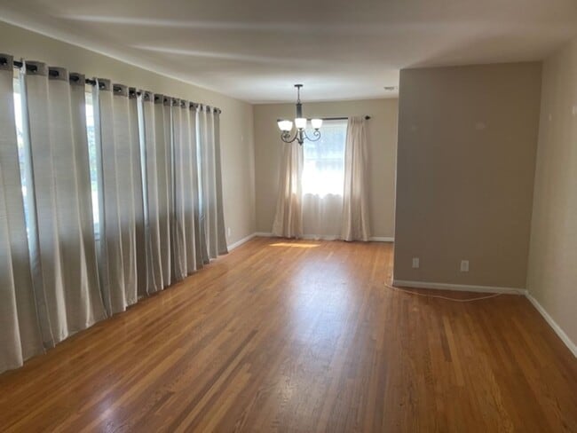 Building Photo - Home in North Kentwood Neighborhood of Wes...