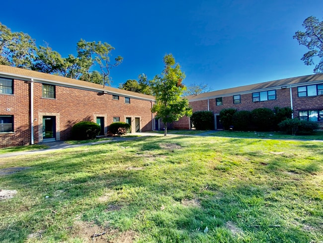 Building Photo - 200 Beacon Hill Dr