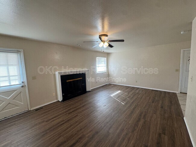 Building Photo - 3600 Willow Springs Dr