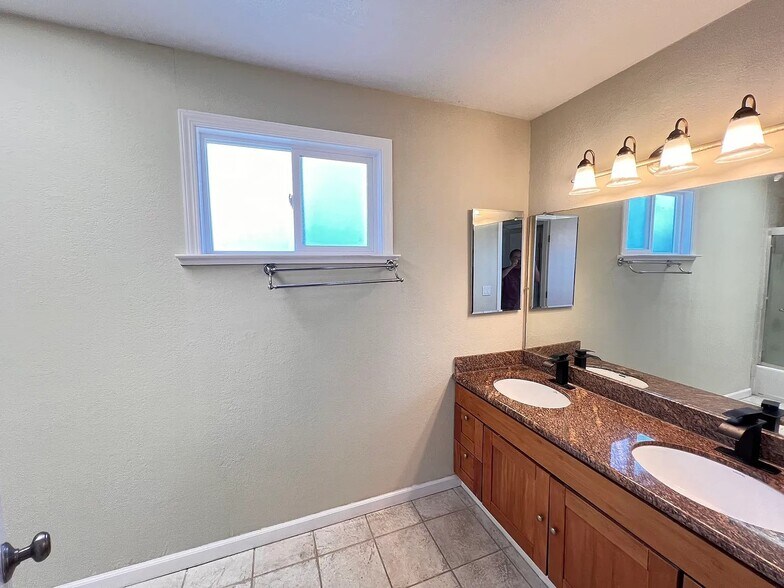 Building Photo - 6976 Claywood Way