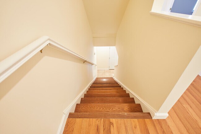 Building Photo - 518 Aisha Way