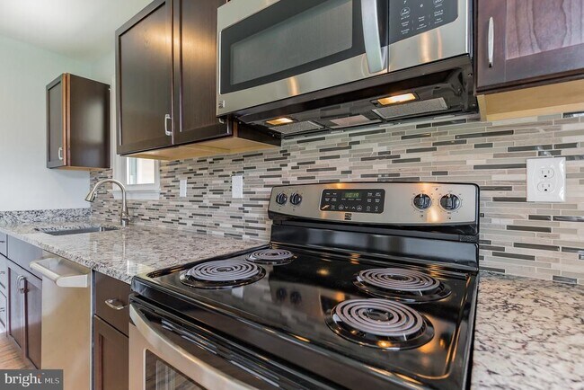 Building Photo - 6055 Dawn Dr