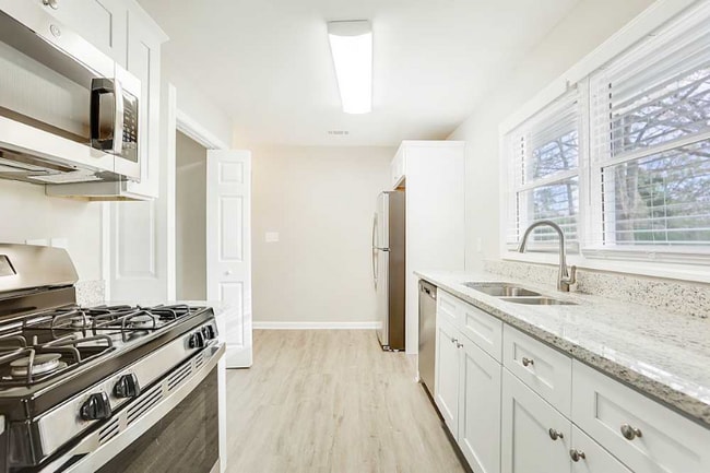 Building Photo - 2755 Collier Dr NW