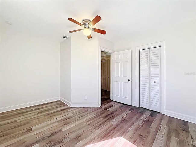 Building Photo - 944 18th Ave S