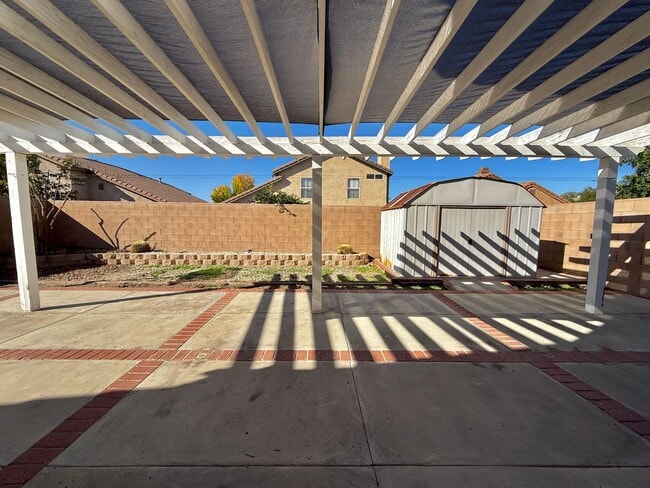 Building Photo - Two Story Four Bedroom home for lease in Jurupa Valley $3,395