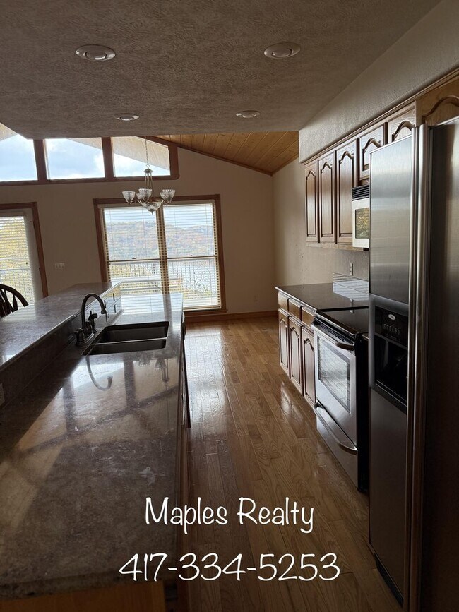 Building Photo - Executive Lake Home near Big Cedar Lodge